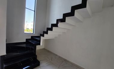 Casa en casa fuerte (coto con alberca)