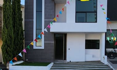 Casa en casa fuerte (coto con alberca)