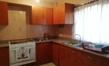 RENTA CASA SOLA DE UN NIVEL 3 RECÁMARAS Y JARDÍN CERCA DE BOULEVARD CUAUHNAHUAC, CIVAC, TIZOC.