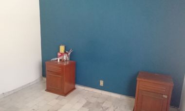 RENTA CASA SOLA DE UN NIVEL 3 RECÁMARAS Y JARDÍN CERCA DE BOULEVARD CUAUHNAHUAC, CIVAC, TIZOC.