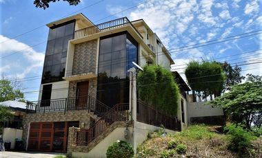 5 BEDROOMS House OVERLOOKING WITH SWIMMING POOL@Php150k