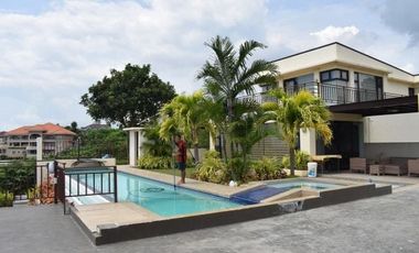 5 BEDROOMS House OVERLOOKING WITH SWIMMING POOL@Php150k