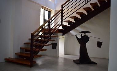 5 BEDROOMS House OVERLOOKING WITH SWIMMING POOL@Php150k