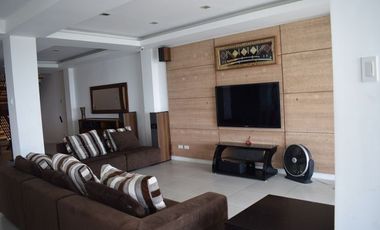 5 BEDROOMS House OVERLOOKING WITH SWIMMING POOL@Php150k
