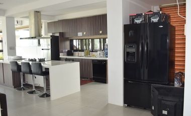 5 BEDROOMS House OVERLOOKING WITH SWIMMING POOL@Php150k