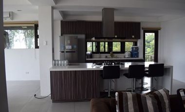 5 BEDROOMS House OVERLOOKING WITH SWIMMING POOL@Php150k