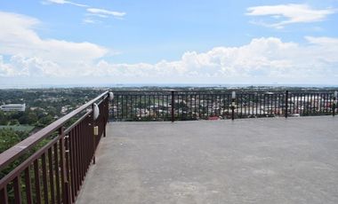 5 BEDROOMS House OVERLOOKING WITH SWIMMING POOL@Php150k