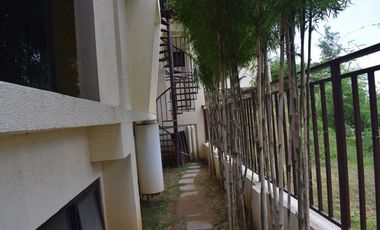 5 BEDROOMS House OVERLOOKING WITH SWIMMING POOL@Php150k