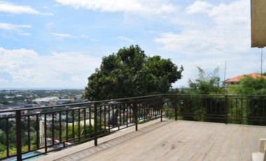 5 BEDROOMS House OVERLOOKING WITH SWIMMING POOL@Php150k