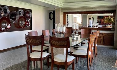 Residencia en Tabachines estilo Cuernavaca californiano, 4 recámaras, bungalow y alberca