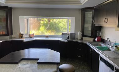 Residencia en Tabachines estilo Cuernavaca californiano, 4 recámaras, bungalow y alberca
