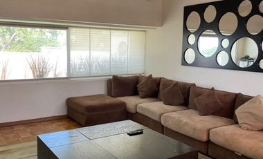 Residencia en Tabachines estilo Cuernavaca californiano, 4 recámaras, bungalow y alberca