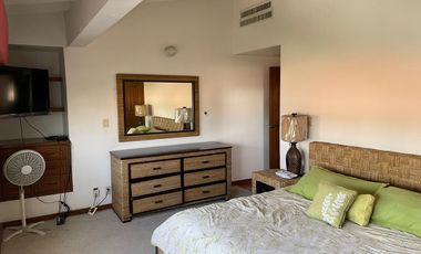Residencia en Tabachines estilo Cuernavaca californiano, 4 recámaras, bungalow y alberca