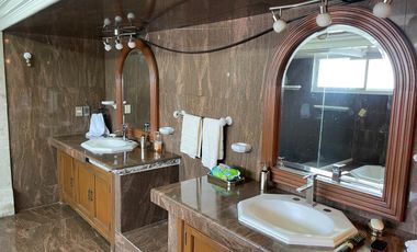 Residencia en Tabachines estilo Cuernavaca californiano, 4 recámaras, bungalow y alberca