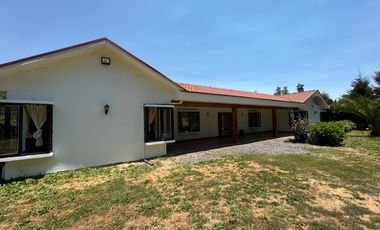 Gran casa con Galpon orilla pavimento km 1.8 Coihueco Miraflores
