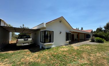 Gran casa con Galpon orilla pavimento km 1.8 Coihueco Miraflores