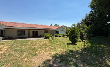 Gran casa con Galpon orilla pavimento km 1.8 Coihueco Miraflores