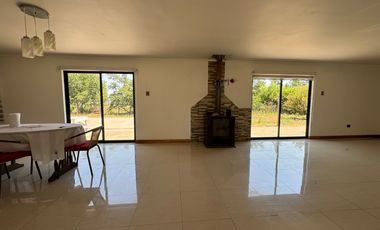 Gran casa con Galpon orilla pavimento km 1.8 Coihueco Miraflores