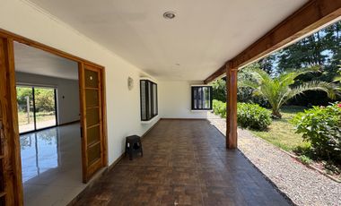 Gran casa con Galpon orilla pavimento km 1.8 Coihueco Miraflores