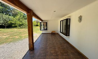 Gran casa con Galpon orilla pavimento km 1.8 Coihueco Miraflores