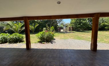 Gran casa con Galpon orilla pavimento km 1.8 Coihueco Miraflores