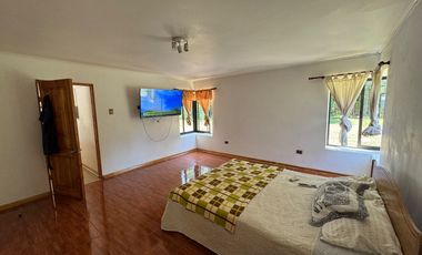 Gran casa con Galpon orilla pavimento km 1.8 Coihueco Miraflores