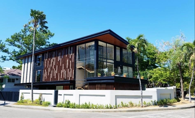 BRAND NEW Corner Luxury in Ayala Alabang: Modern Elegance with 6 Bedrooms & Pool