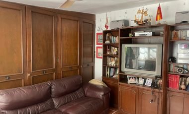 Casa con bungalow y jardín amplio en zona fresca y arbolada del norte de Cuernavaca | Estilo tradicional y espacios independientes