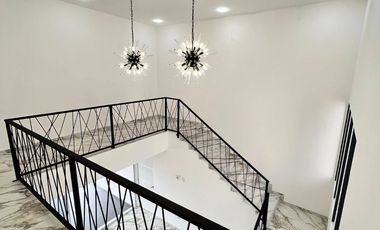 CASA CON ALBERCA PRIVADA  EN FRACCIONAMIENTO