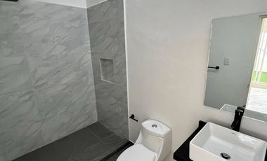 CASA CON ALBERCA PRIVADA  EN FRACCIONAMIENTO