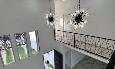 CASA CON ALBERCA PRIVADA  EN FRACCIONAMIENTO