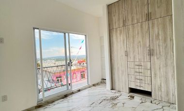 CASA CON ALBERCA PRIVADA  EN FRACCIONAMIENTO