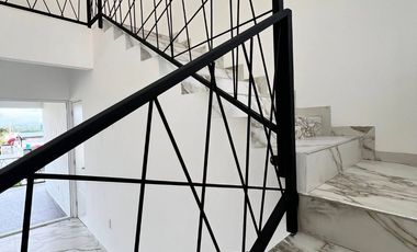 CASA CON ALBERCA PRIVADA  EN FRACCIONAMIENTO