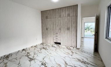 CASA CON ALBERCA PRIVADA  EN FRACCIONAMIENTO