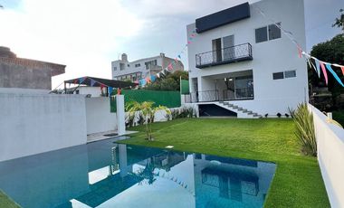 CASA CON ALBERCA PRIVADA  EN FRACCIONAMIENTO