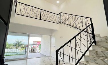 CASA CON ALBERCA PRIVADA  EN FRACCIONAMIENTO