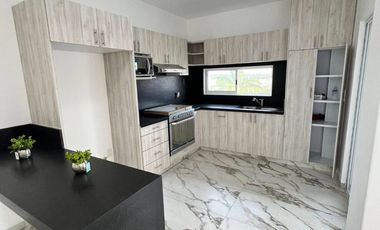 CASA CON ALBERCA PRIVADA  EN FRACCIONAMIENTO