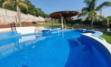 RENTA Casa Los Ángeles Alberca Climatizada y jardín en Ixtapan de la Sal EDOMEX