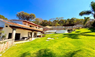 RENTA Casa Los Ángeles Alberca Climatizada y jardín en Ixtapan de la Sal EDOMEX