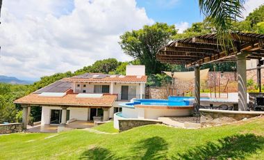 Casa ÁNGELES en renta de fin de semana con alberca anorme... jardines súper amplios; vista panorámica en lugar seguro