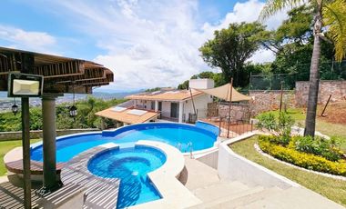 Casa ÁNGELES en renta de fin de semana con alberca anorme... jardines súper amplios; vista panorámica en lugar seguro
