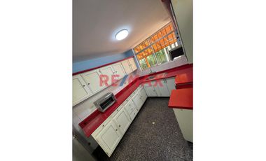 🏡 ¡Vive O Trabaja En La Mejor Zona De Surco! Casa Amplia Y Estratégica A Tu Alcance 🌟