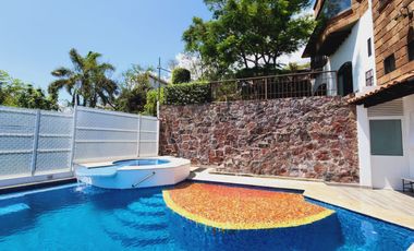 Renta de Hermosa Casa Sofía con Alberca Calefacción, Jardín Vistas Panorámicas.