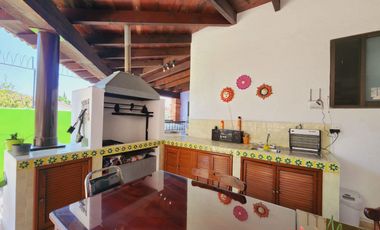 Renta de Hermosa Casa Sofía con Alberca Calefacción, Jardín Vistas Panorámicas.