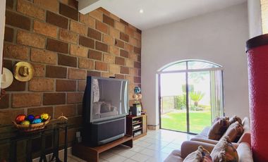 Renta de Hermosa Casa Sofía con Alberca Calefacción, Jardín Vistas Panorámicas.