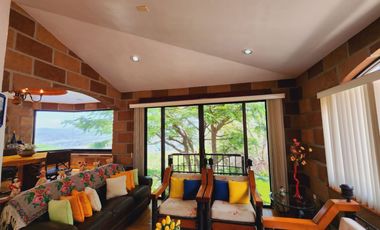 Renta de Hermosa Casa Sofía con Alberca Calefacción, Jardín Vistas Panorámicas.
