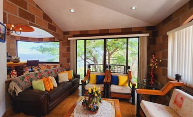 Renta de Hermosa Casa Sofía con Alberca Calefacción, Jardín Vistas Panorámicas.
