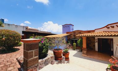 Renta de Hermosa Casa Sofía con Alberca Calefacción, Jardín Vistas Panorámicas.