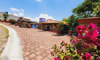 Renta de Hermosa Casa Sofía con Alberca Calefacción, Jardín Vistas Panorámicas.