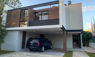 CASA EN VENTA O RENTA DE 3 RECAMARAS, 5 BAÑOS, ALBERCA